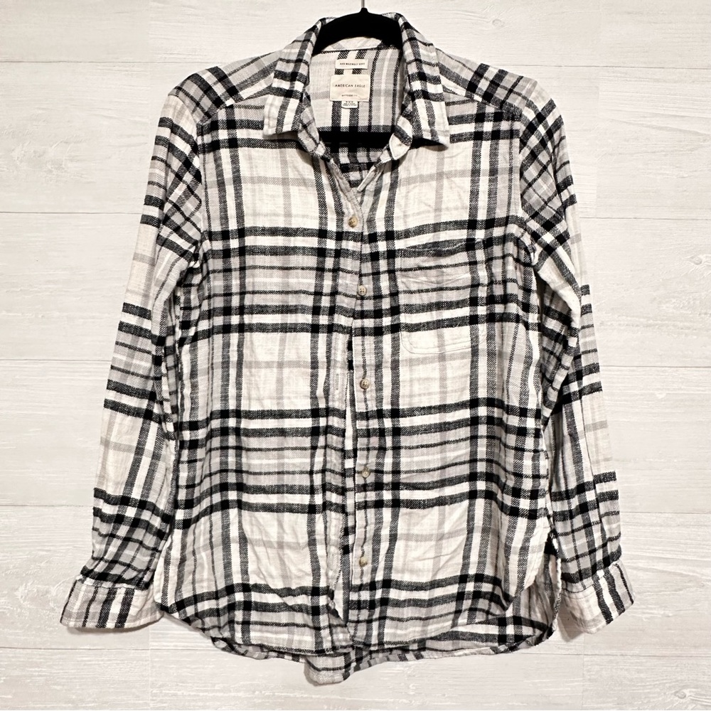 AMERICAN EAGLE Ahh-mazingly Soft Boyfriend Fit Button Down Shirt Medium